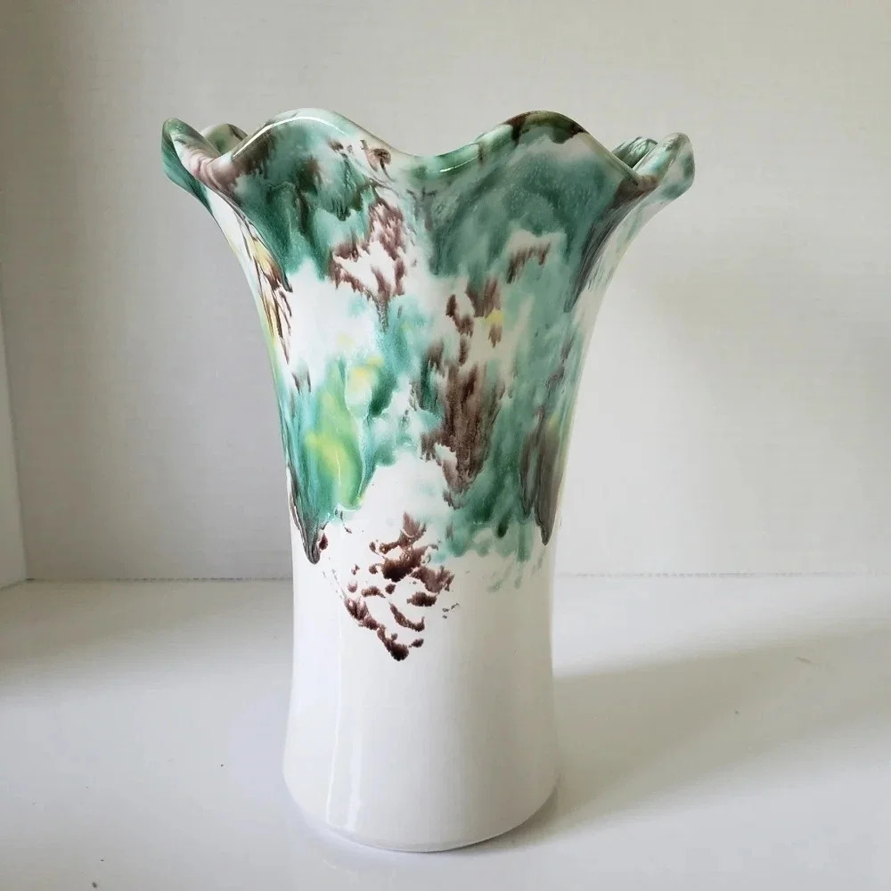 Beauce Canada 437 Green/Brown/White Pottery Vase.
